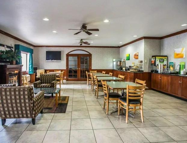Quality Inn Peru near Starved Rock State Park hotel detail image 3
