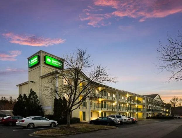 HomeTowne Studios by Red Roof Raleigh - Durham hotel detail image 1