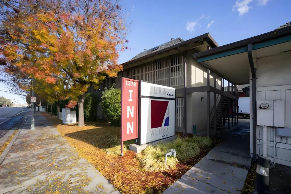 Alura Inn hotel hero