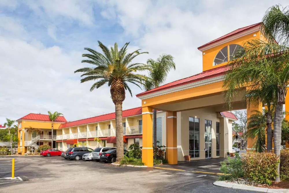 Days Inn & Suites by Wyndham Port Richey hotel hero
