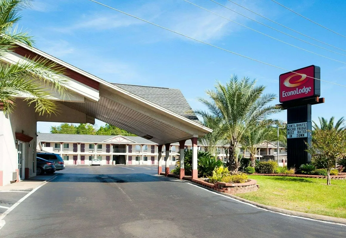 Econo Lodge Jasper hotel hero