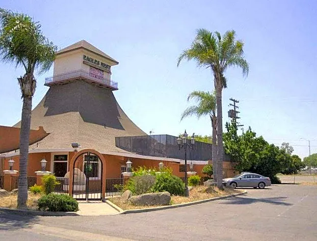 Merced Inn and Suites hotel detail image 3