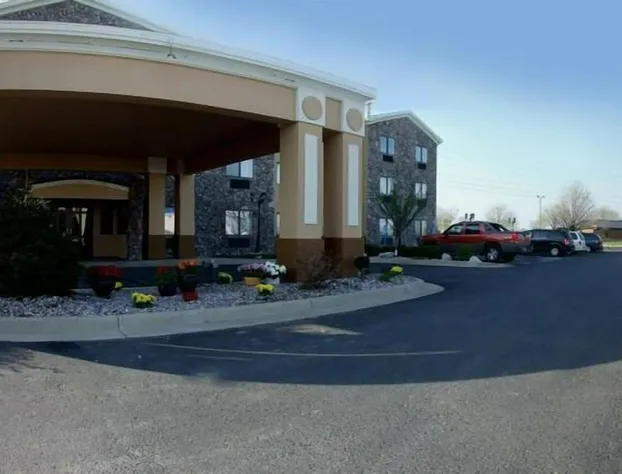 Econo Lodge Inn & Suites Monroe hotel detail image 2