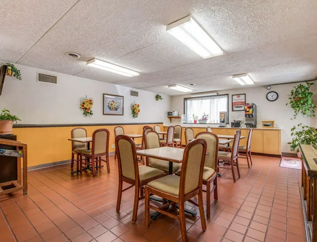 Econo Lodge hotel detail image 3