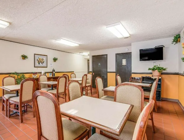 Econo Lodge hotel detail image 4