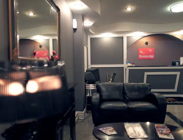 Econo Lodge London hotel detail image 3