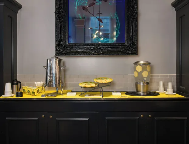 Staypineapple, An Iconic Hotel, The Loop hotel detail image 3