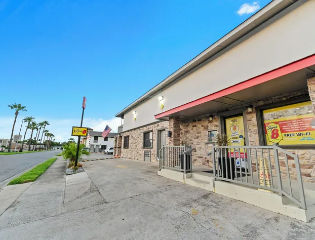 Super 8 Wyndham McAllen Downtown- City Center-Plaza Mall-Airport hotel detail image 3