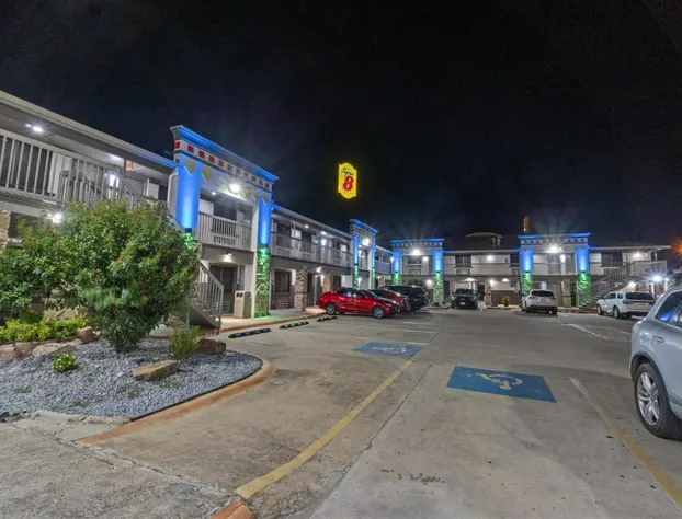 Super 8 Wyndham McAllen Downtown- City Center-Plaza Mall-Airport hotel detail image 3