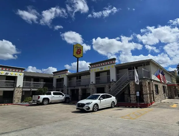 Super 8 Wyndham McAllen Downtown- City Center-Plaza Mall-Airport hotel detail image 4