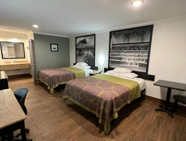 Super 8 Wyndham McAllen Downtown- City Center-Plaza Mall-Airport hotel detail image 3