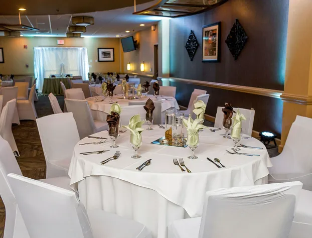 DoubleTree by Hilton Hotel Raleigh - Brownstone - University hotel detail image 2