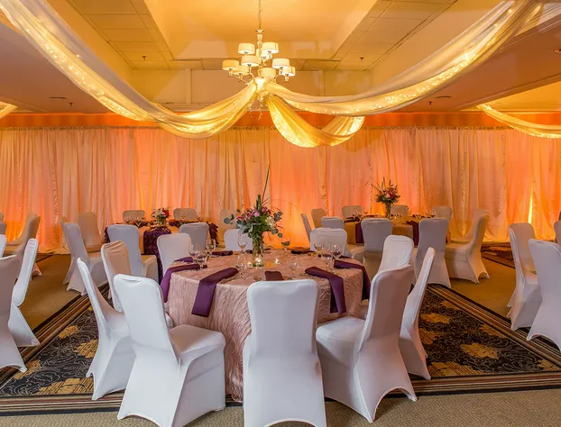 DoubleTree by Hilton Hotel Raleigh - Brownstone - University hotel detail image 4