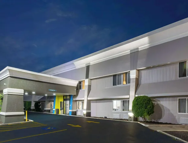 Days Inn by Wyndham Pleasant Prairie Kenosha hotel detail image 2