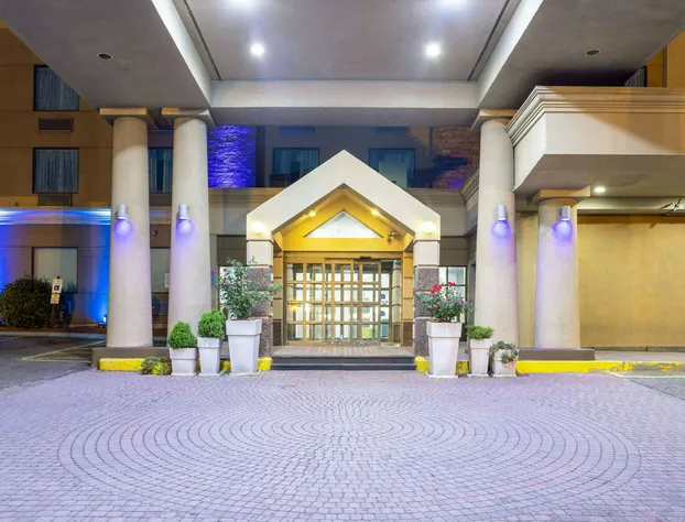 Days Hotel by Wyndham North Bergen /NYC Area hotel detail image 2