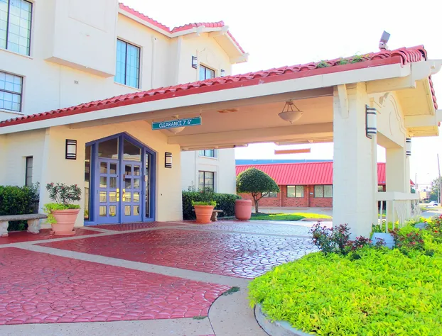 Baymont by Wyndham Tulsa Broken Arrow hotel detail image 1