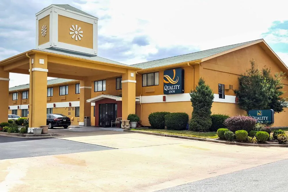 Quality Inn Ozark-Springfield South hotel hero