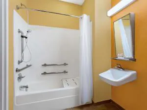 Microtel Inn & Suites by Wyndham Greenville/University Medic hotel detail image 4