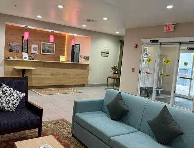 Country Inn & Suites by Radisson, Elgin, IL hotel detail image 1