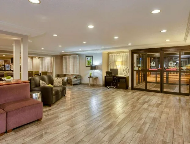 La Quinta Inn & Suites by Wyndham Cleveland Macedonia hotel detail image 4