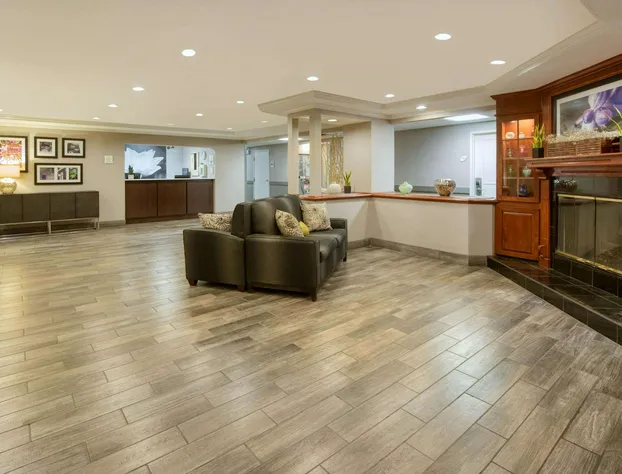 La Quinta Inn & Suites by Wyndham Cleveland Macedonia hotel detail image 4