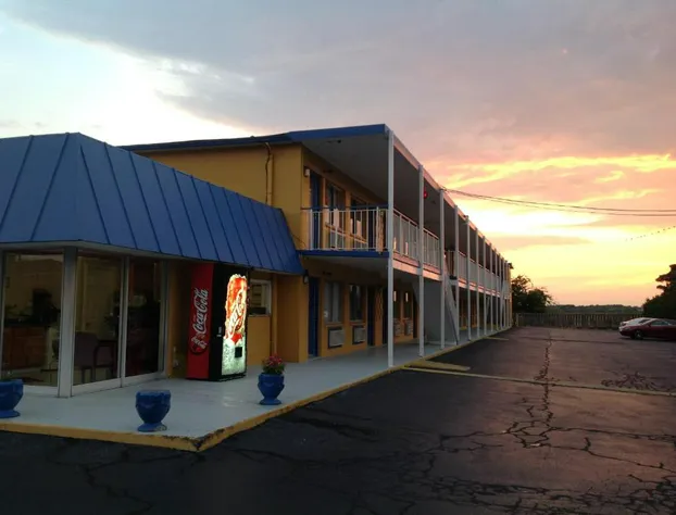 Belmont Inn & Suites hotel detail image 1