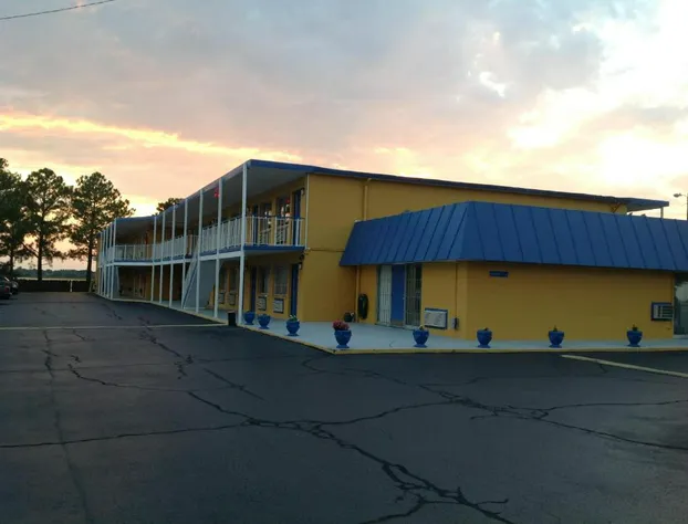 Belmont Inn & Suites hotel detail image 3