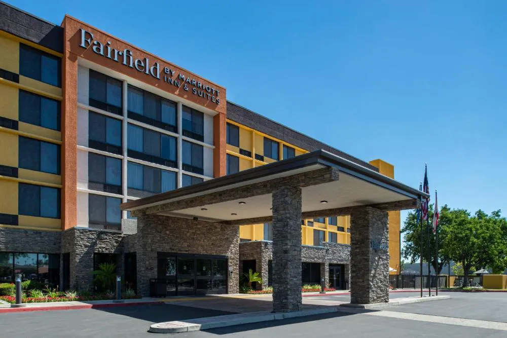 Fairfield Inn & Suites by Marriott Bakersfield Central hotel hero