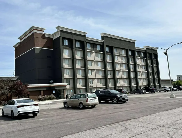 La Quinta Inn & Suites by Wyndham Indianapolis South hotel detail image 1