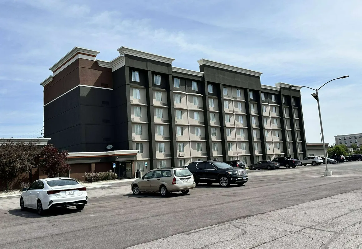La Quinta Inn & Suites by Wyndham Indianapolis South hotel hero