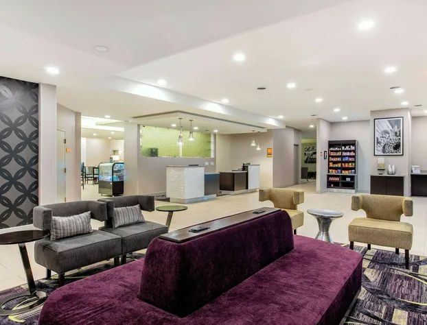 La Quinta Inn & Suites by Wyndham Indianapolis South hotel detail image 4