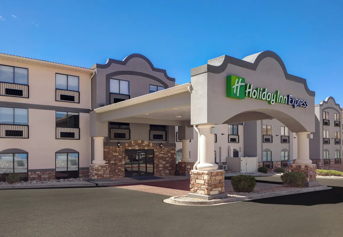 Holiday Inn Express & Suites Moab by IHG hotel hero