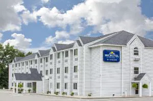 Microtel Inn & Suites by Wyndham Gassaway/Sutton hotel hero
