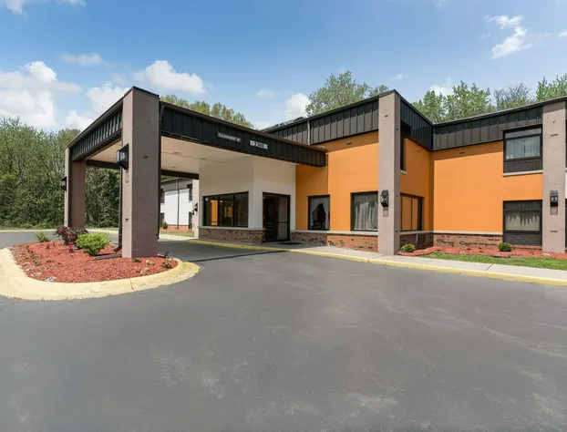 Quality Inn & Suites hotel detail image 1