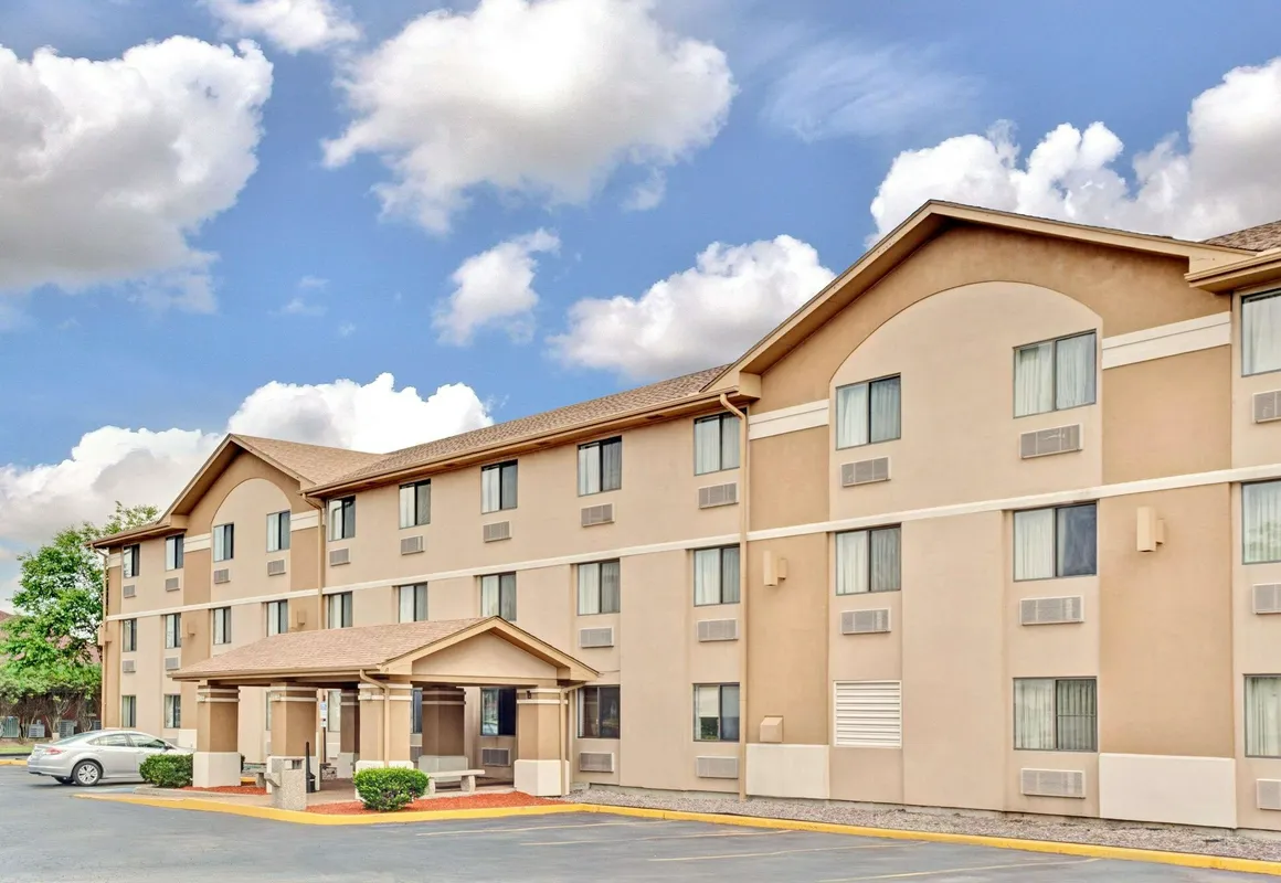 Super 8 by Wyndham Mokena/Frankfort /I-80 hotel hero