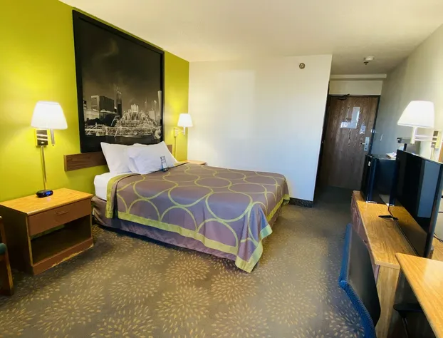 Super 8 by Wyndham Mokena/Frankfort /I-80 hotel detail image 1