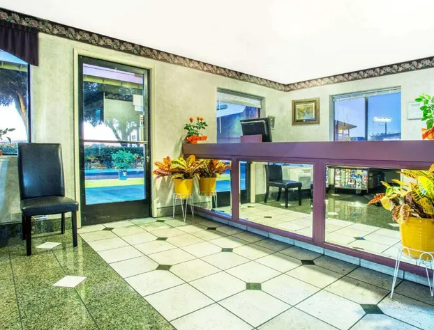 Travelodge by Wyndham Turlock hotel detail image 1