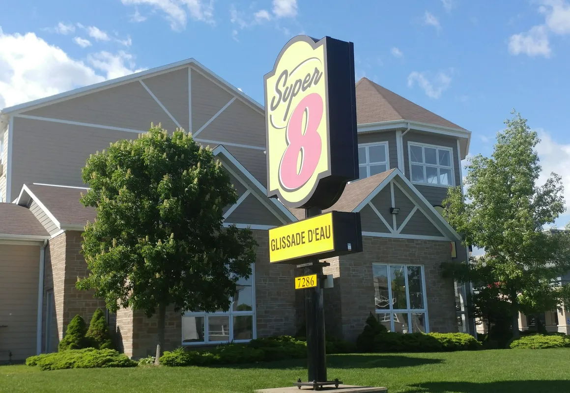 Super 8 by Wyndham Quebec City hotel hero