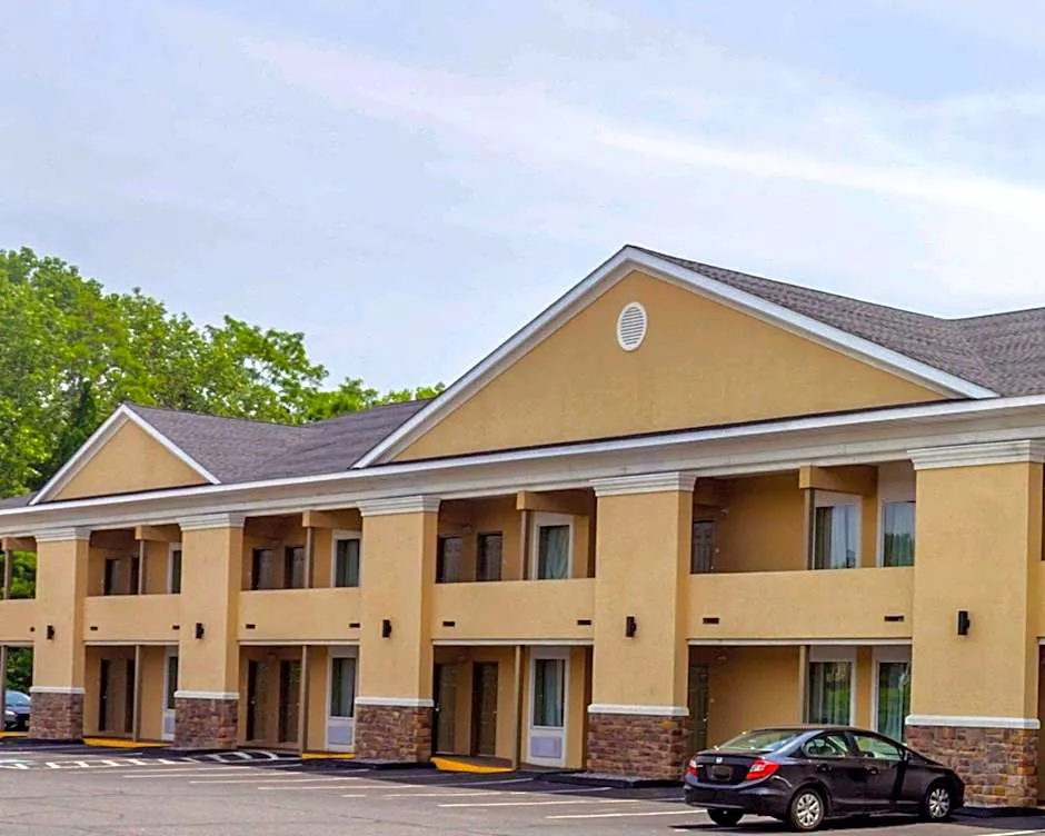 Quality Inn hotel hero