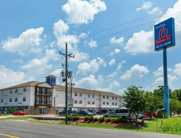 Studio 6 Orange, TX hotel detail image 1