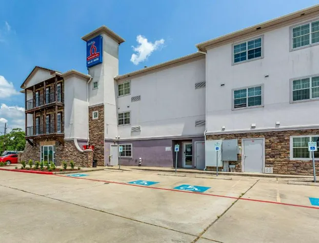 Studio 6 Orange, TX hotel detail image 1