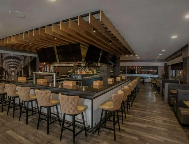 Hilton Winnipeg Airport Suites hotel detail image 1