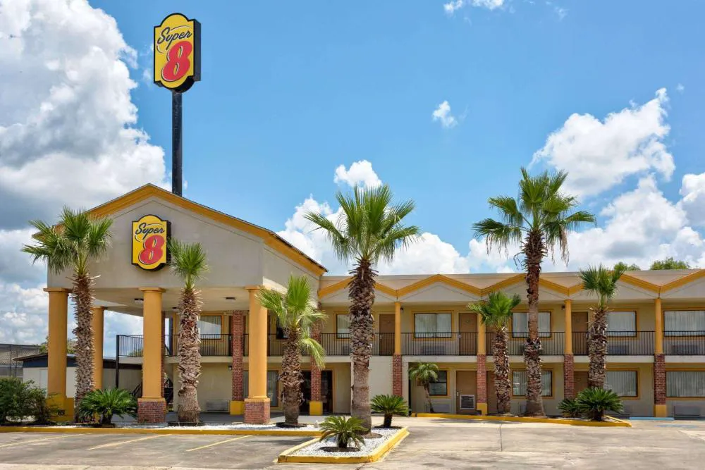 Super 8 by Wyndham Breaux Bridge hotel hero