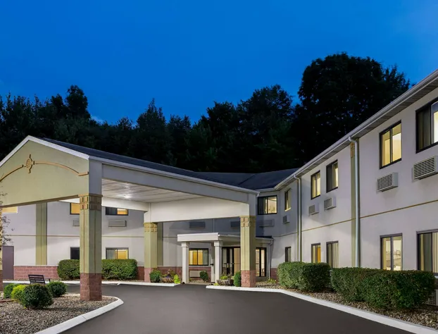 Super 8 by Wyndham Grove City hotel detail image 1