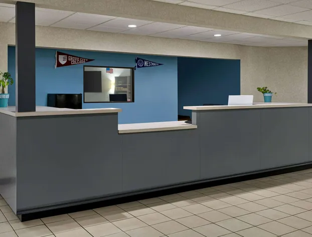 Super 8 by Wyndham Grove City hotel detail image 4