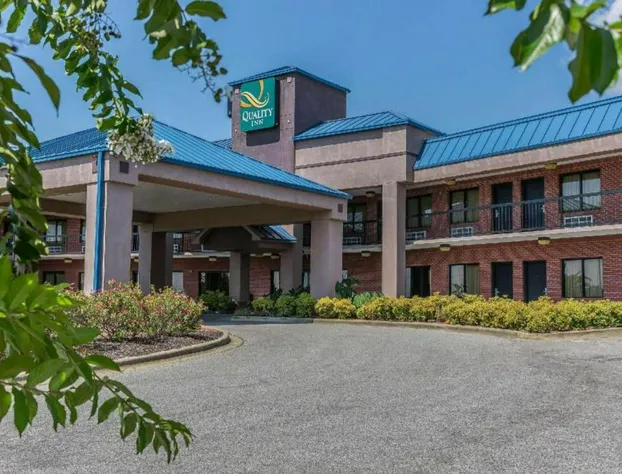 Quality Inn Calera I-65 exit 231 hotel detail image 1