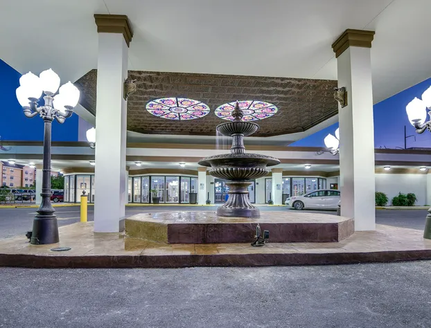 Ramada by Wyndham Metairie New Orleans Airport hotel detail image 1