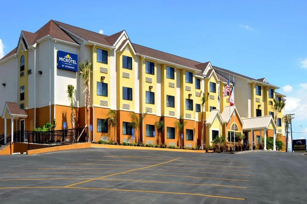 Microtel Inn & Suites by Wyndham New Braunfels hotel hero