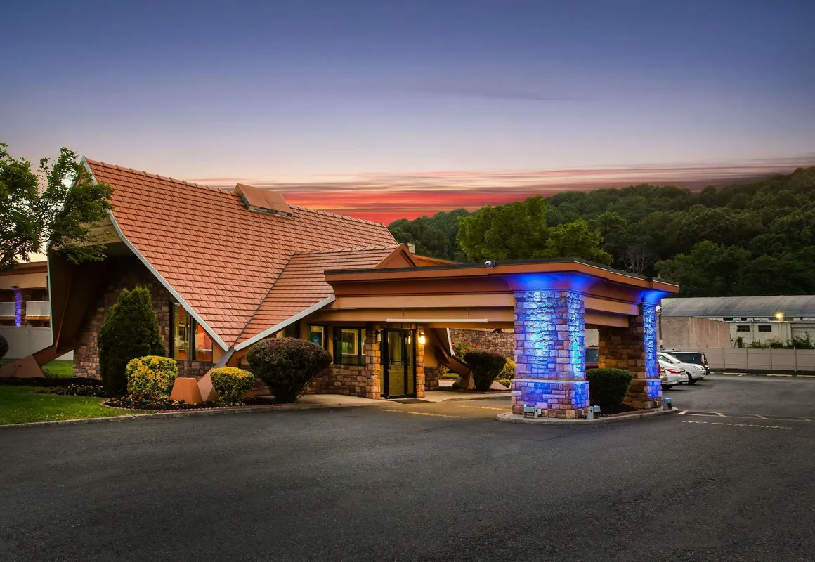 Howard Johnson by Wyndham North Plainfield hotel hero