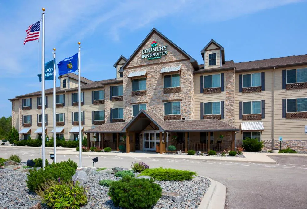 Country Inn & Suites by Radisson, Green Bay North hotel hero